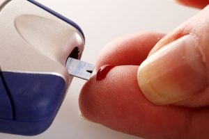 Diabetes: Blutzucker zuhause und beim Arzt kontrollieren! Diabetes: Blutzucker zuhause und beim Arzt kontrollieren! Täglichen Blutzuckerstatus und den HbA1C Langzeitwert